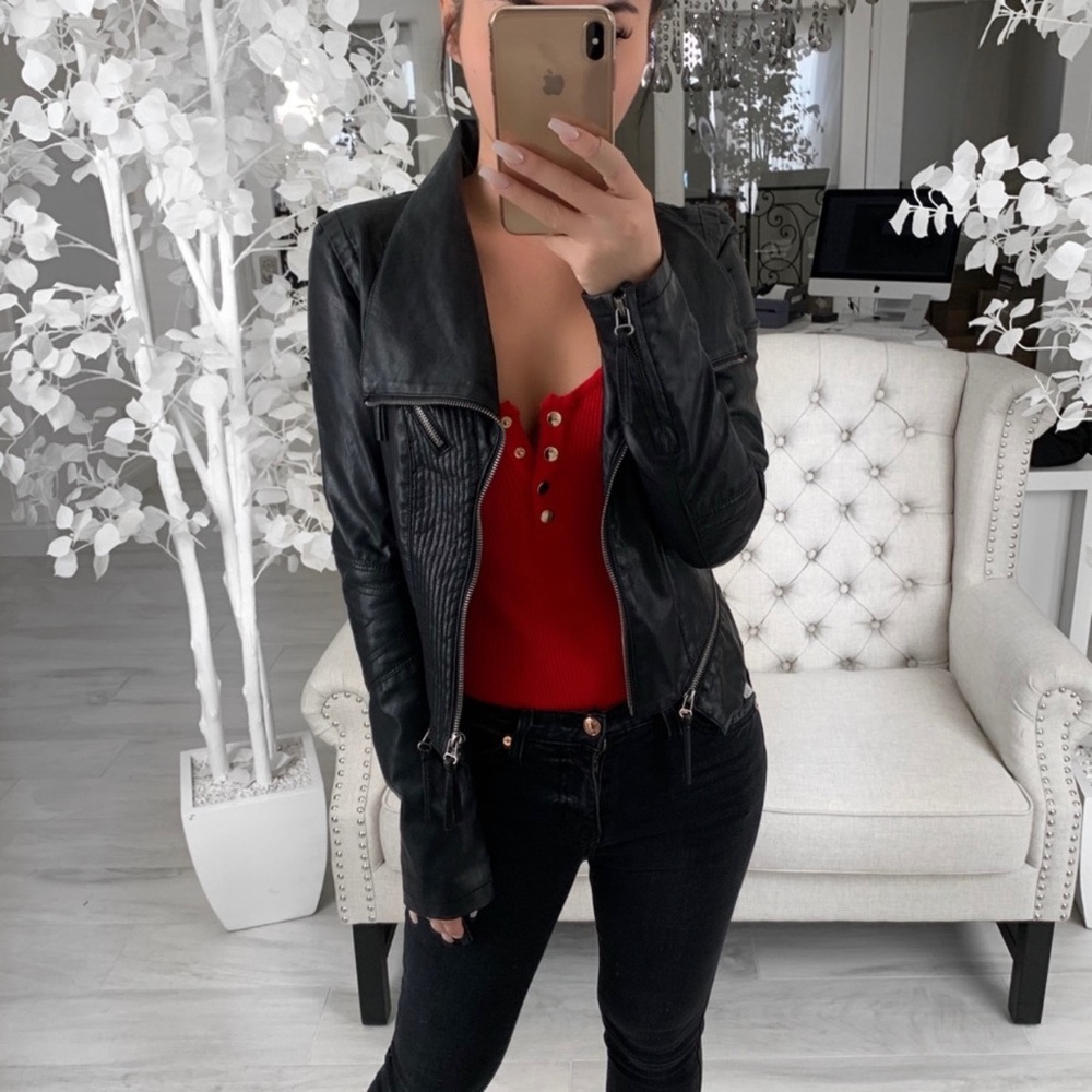 ekAttire | Kendra in Red - Picture 3 of 11